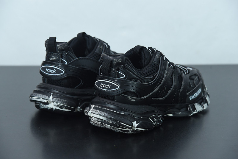 bc track sneaker