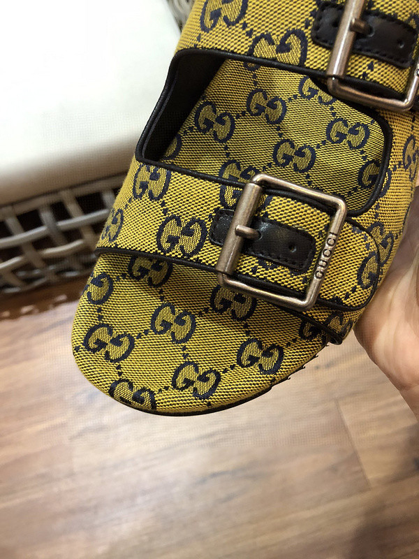 g*u*i sandals