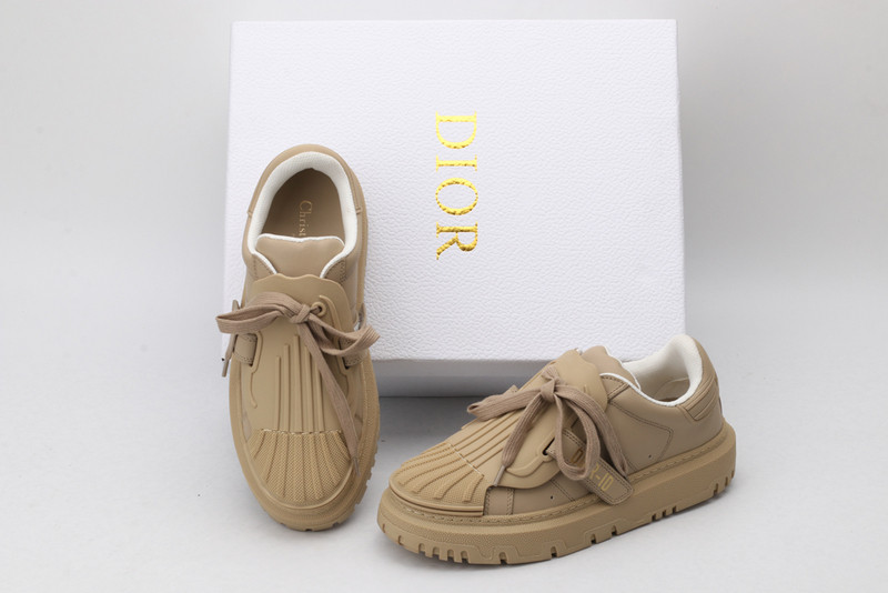 dio* sneaker