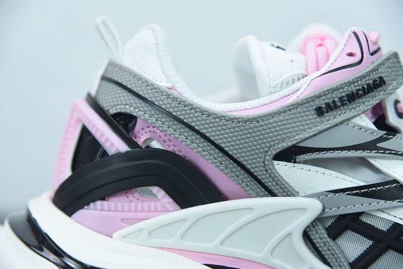bc track sneaker