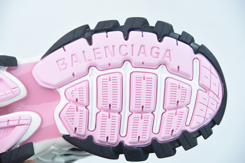 bc track sneaker