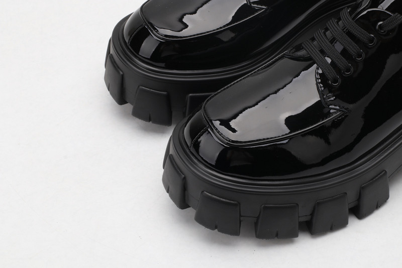 pr sneaker