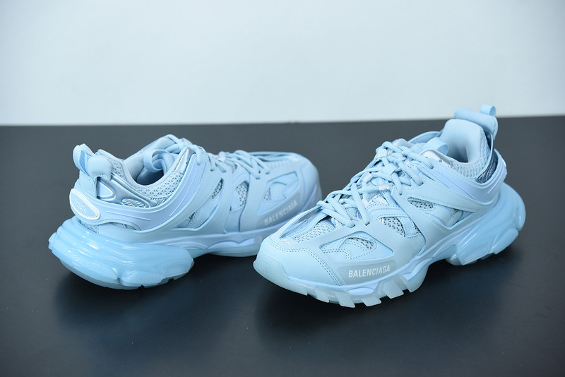 bc track sneaker