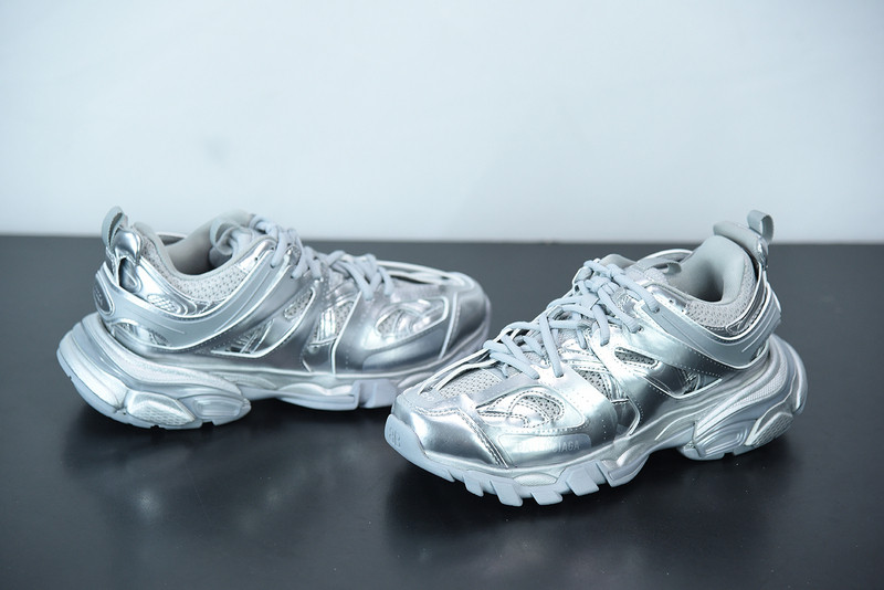 bc track sneaker