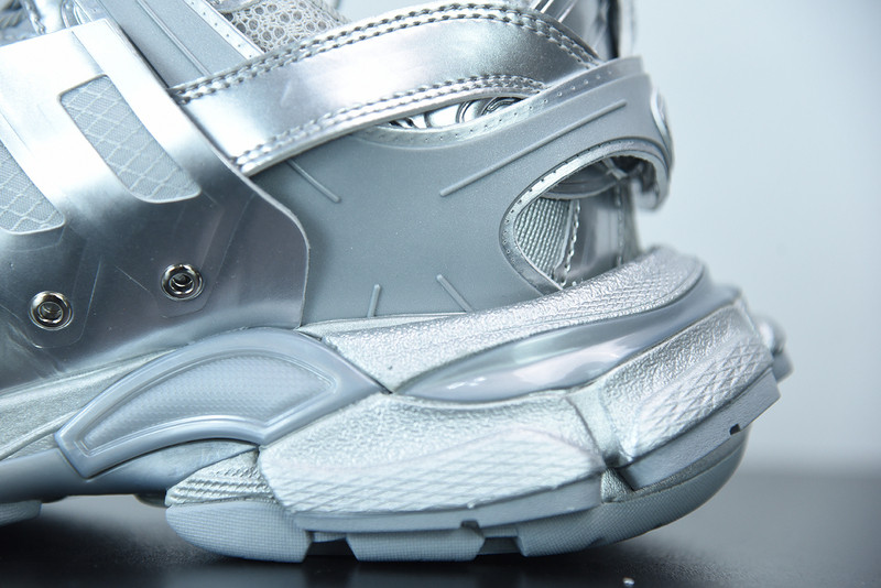 bc track sneaker