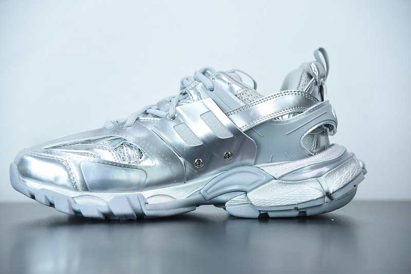 bc track sneaker