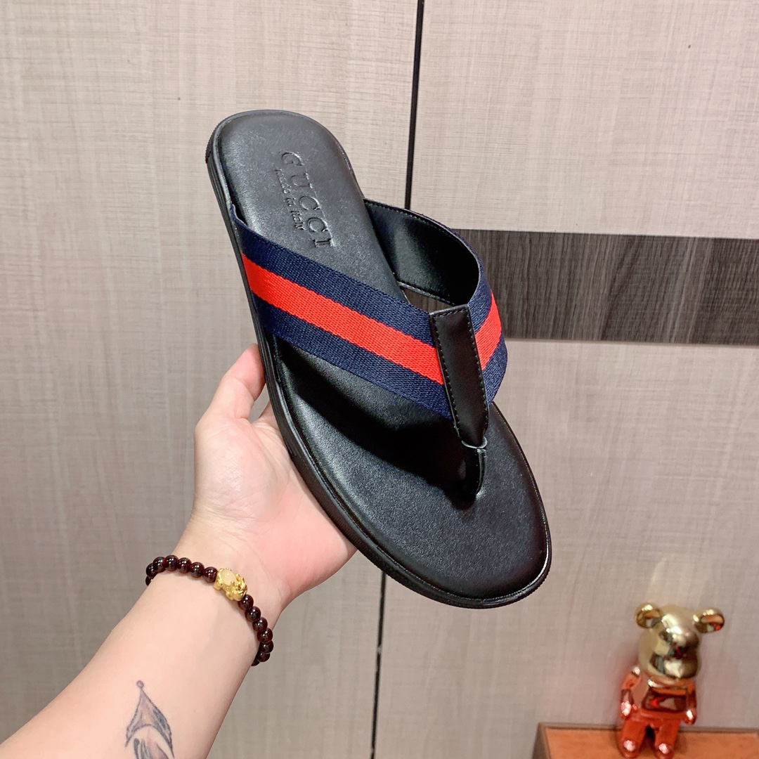 g*u*i sandals