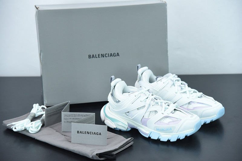 bc track sneaker