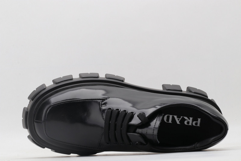 pr sneaker