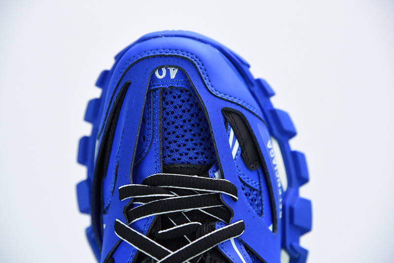 bc track sneaker