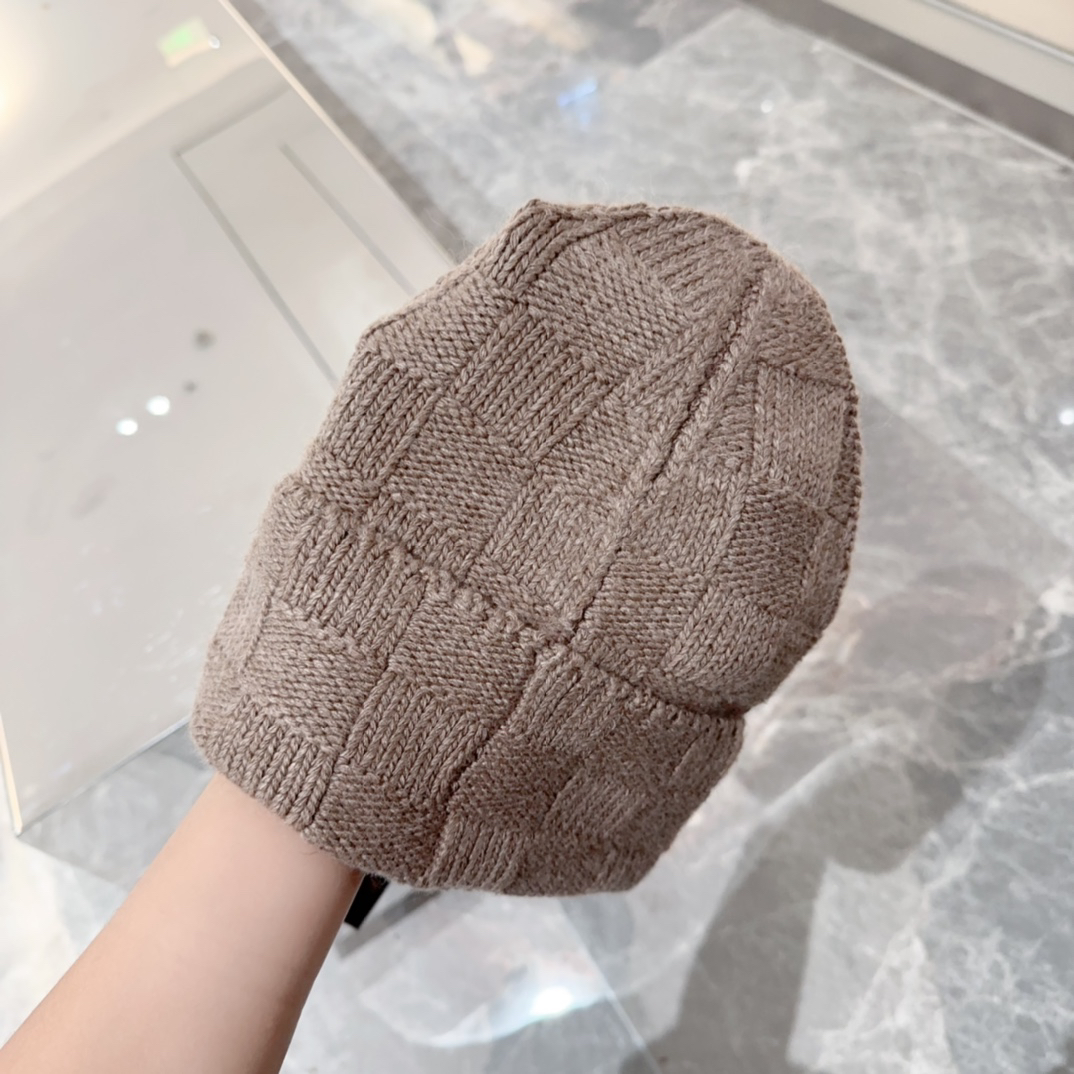 lvt Hat