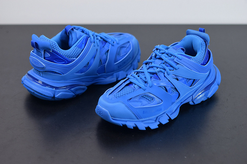 bc track sneaker