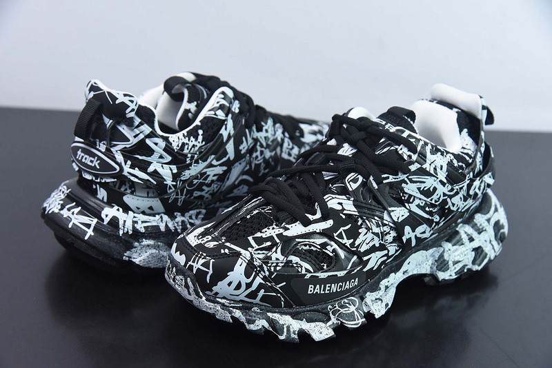 bc track sneaker