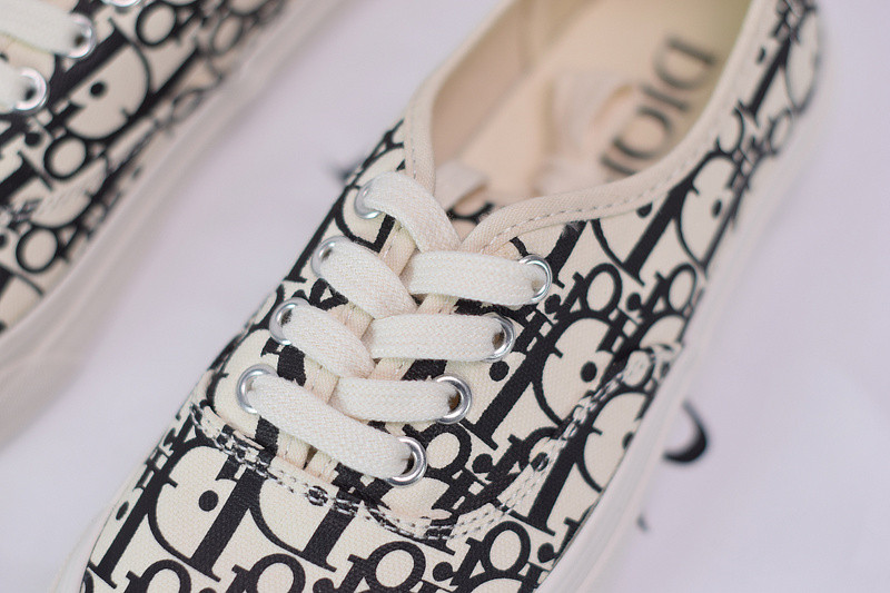 dio* sneaker