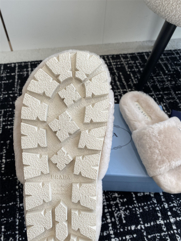 Pra*a sandals