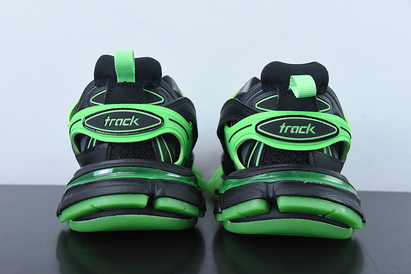 bc track sneaker