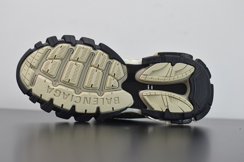 bc track sneaker