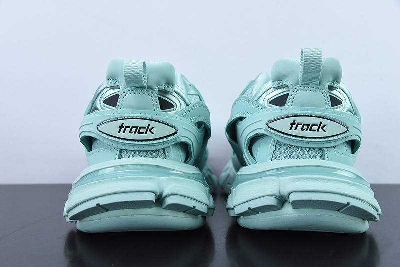 bc track sneaker