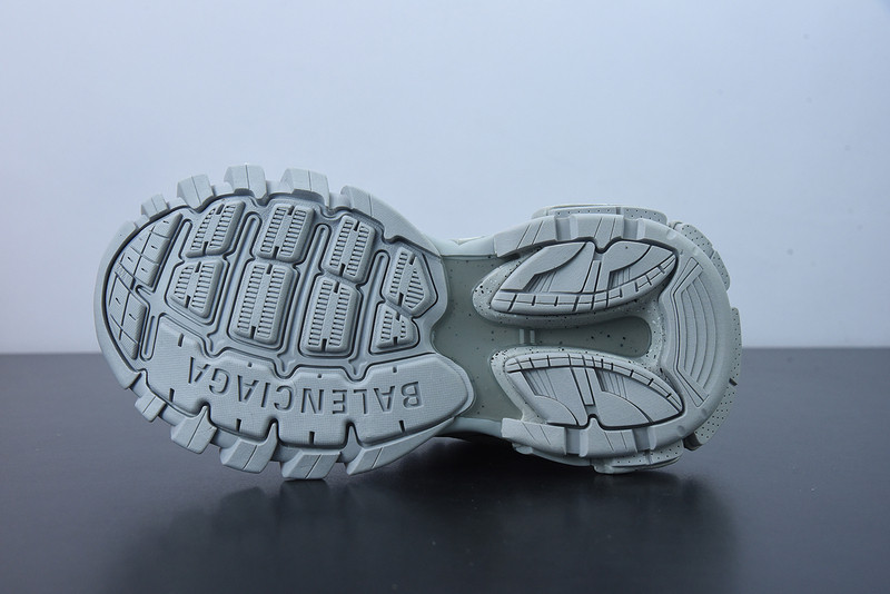 bc track sneaker