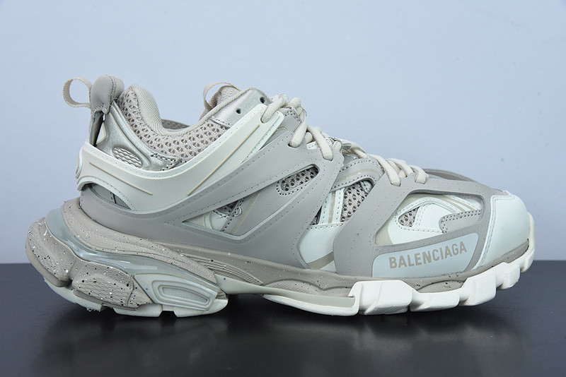 bc track sneaker
