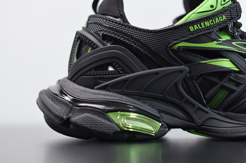 bc track sneaker