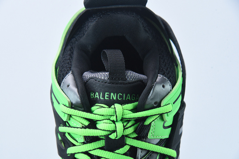 bc track sneaker