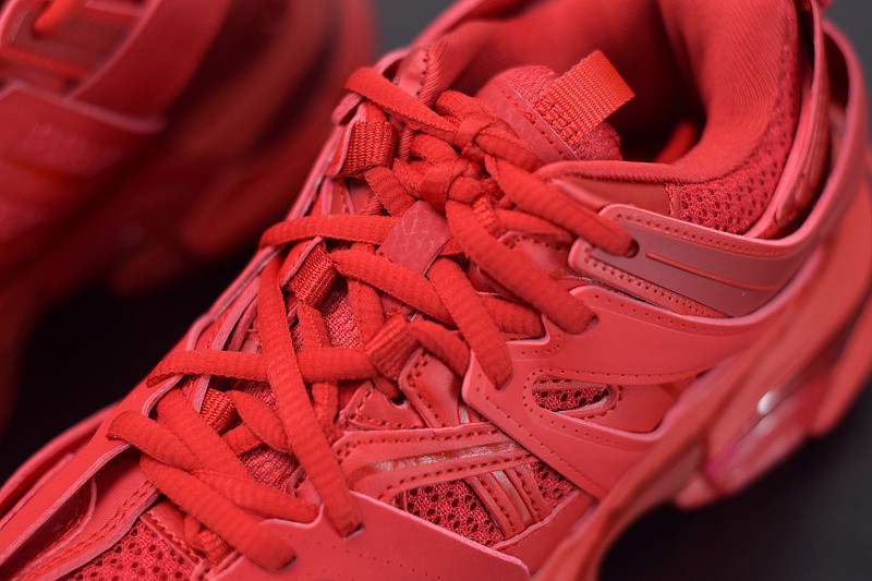 bc track sneaker