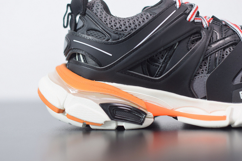 bc track sneaker