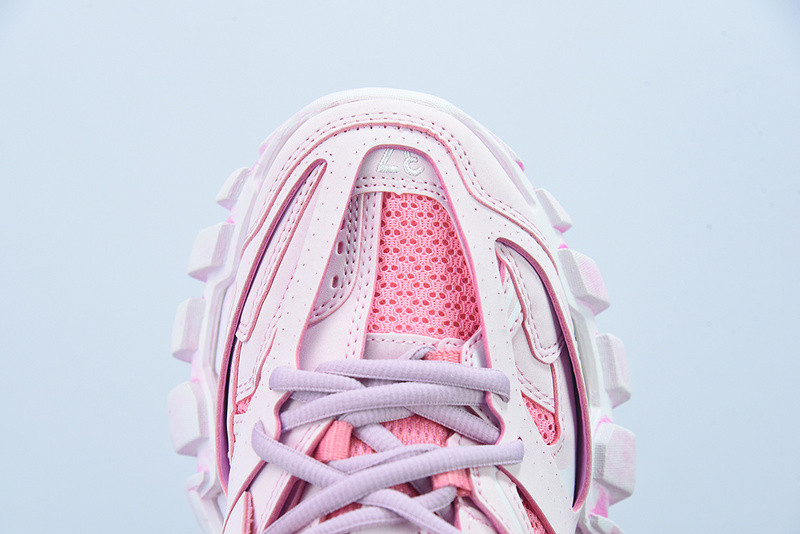 bc track sneaker