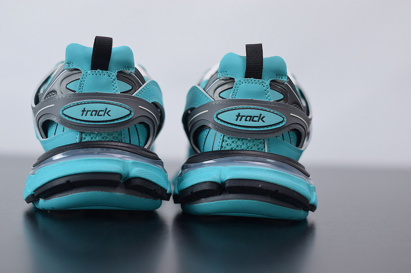 bc track sneaker