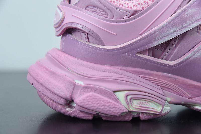 bc track sneaker