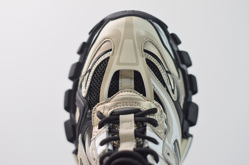 bc track sneaker