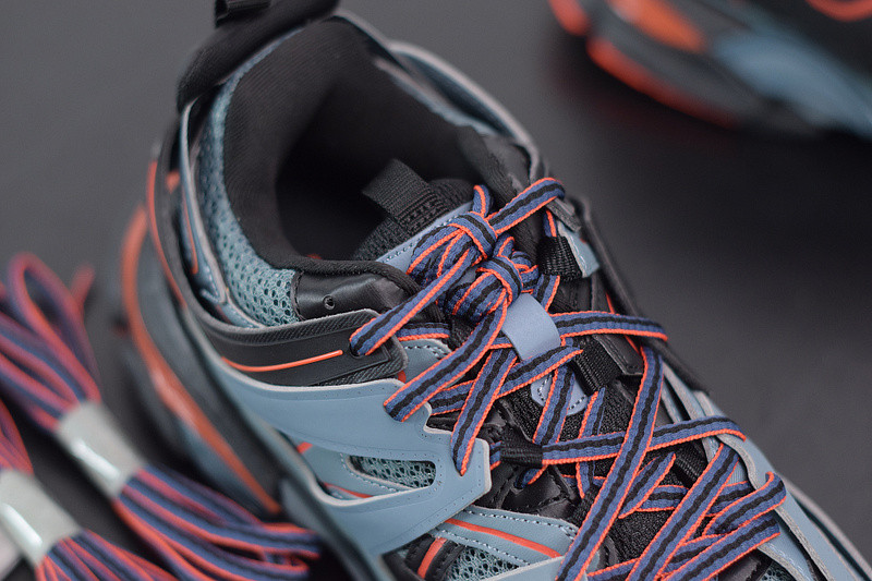 bc track sneaker
