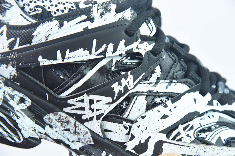 bc track sneaker