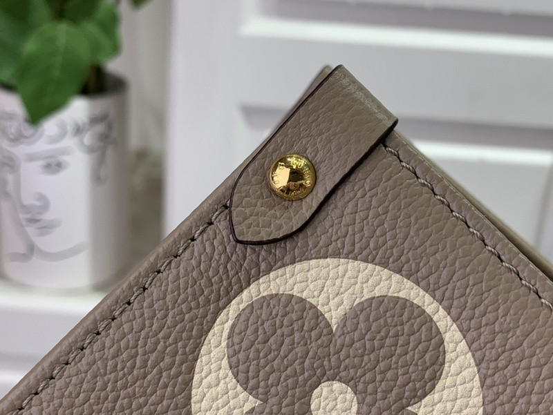 LVT PURSE