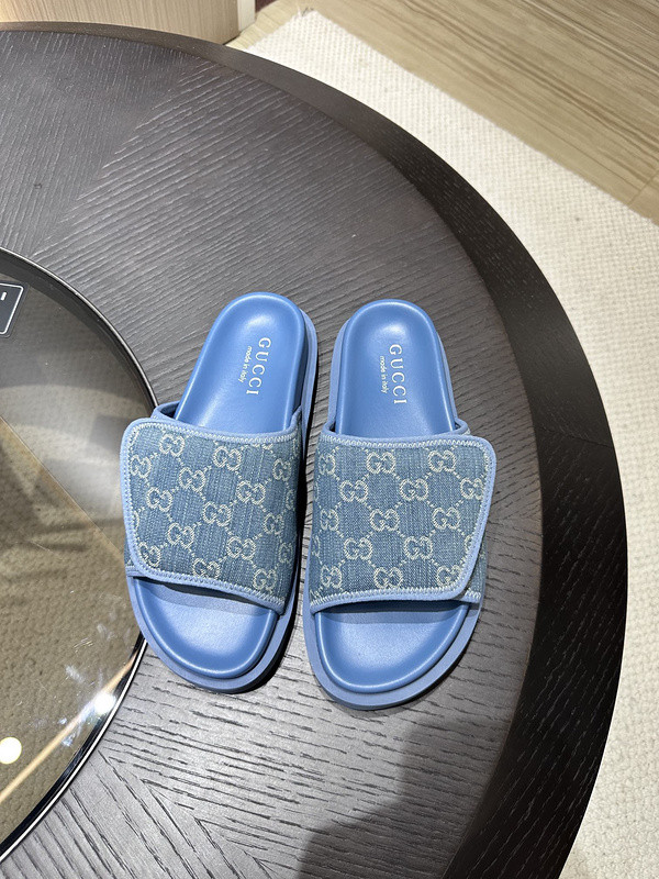 g*u*i sandals