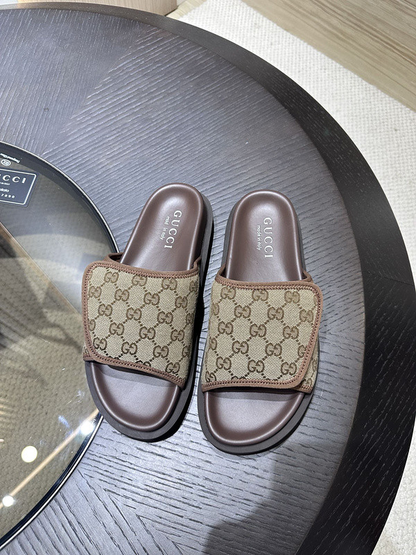 g*u*i sandals
