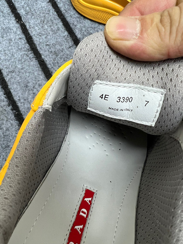 pr sneaker
