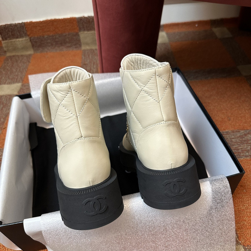 Ch*el sneaker