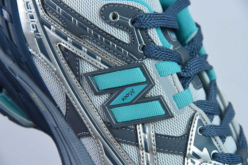 NEW BALANCE SNEAKER