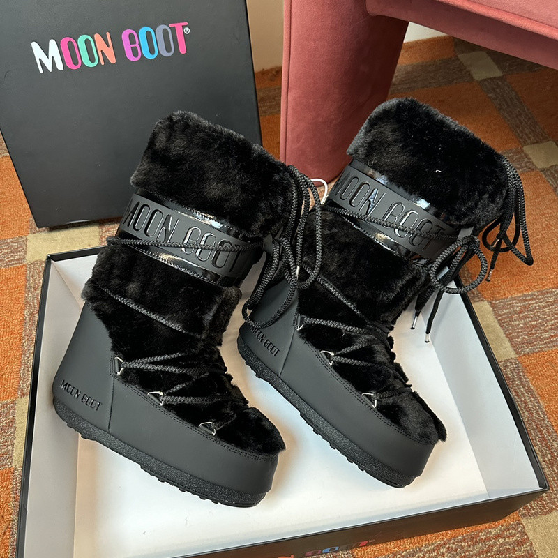 mOON bOOT