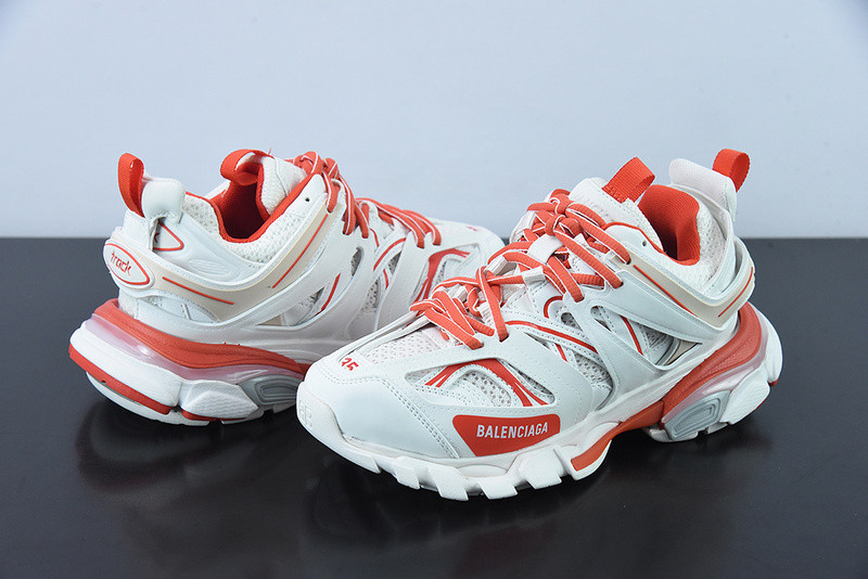 bc track sneaker