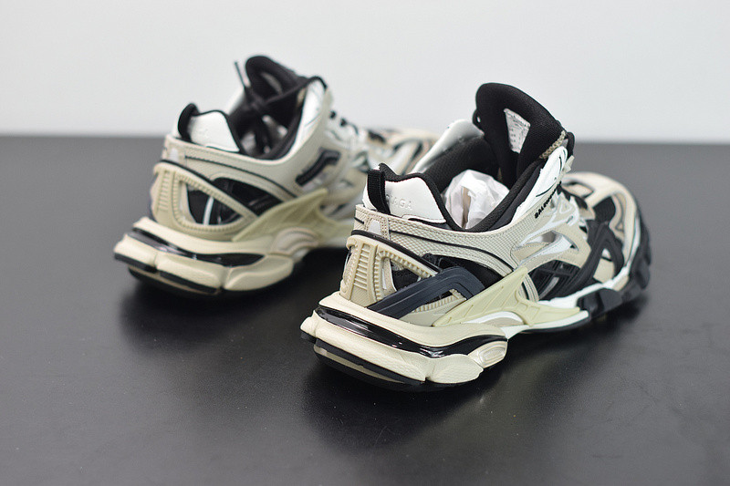 bc track sneaker