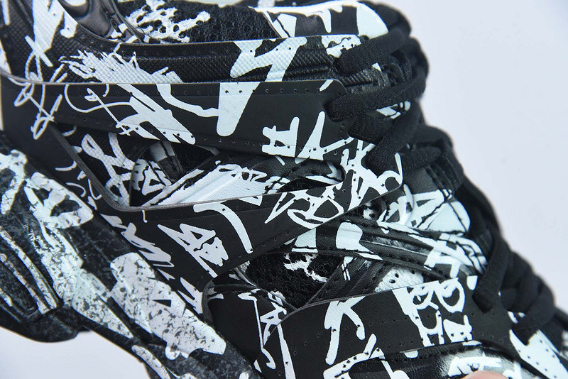 bc track sneaker