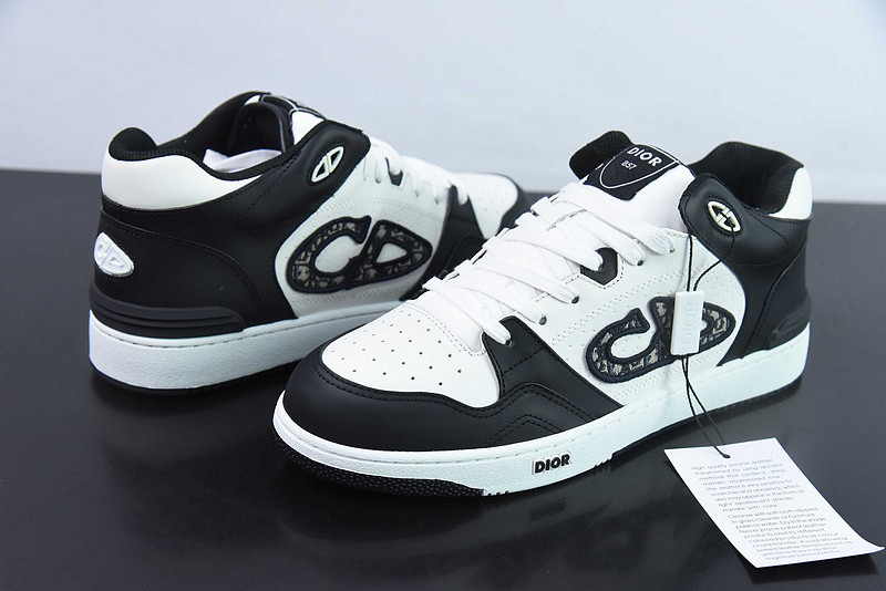 dio* sneaker