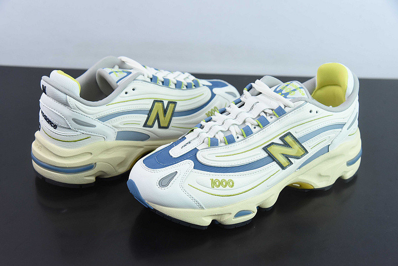 NEW BALANCE SNEAKER