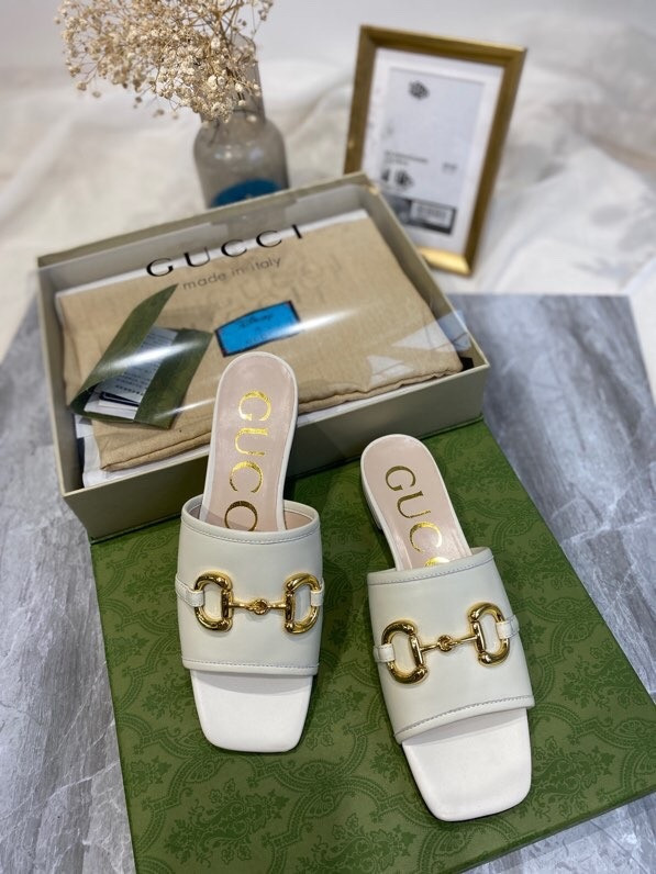 g*u*i sandals
