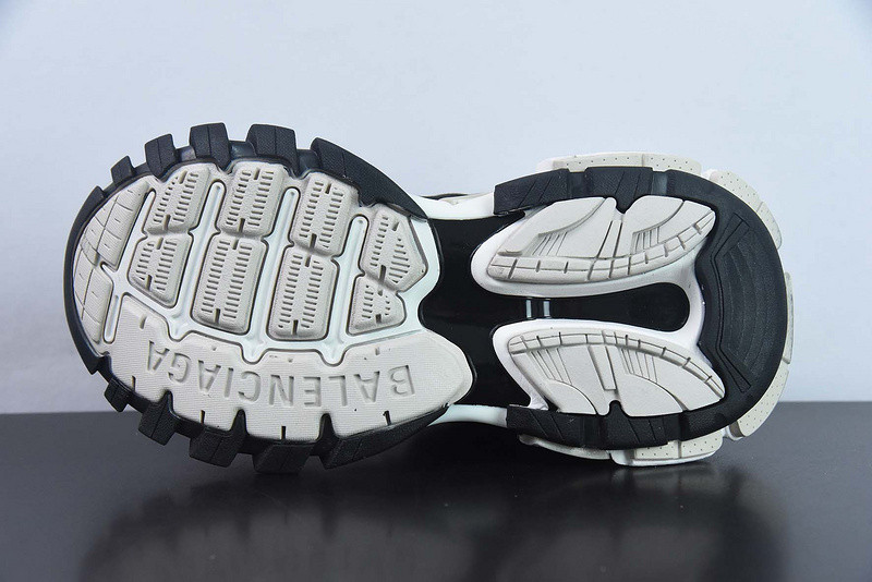 bc track sneaker