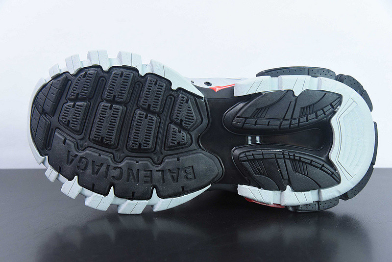 bc track sneaker