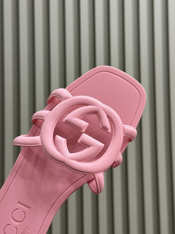 g*u*i sandals